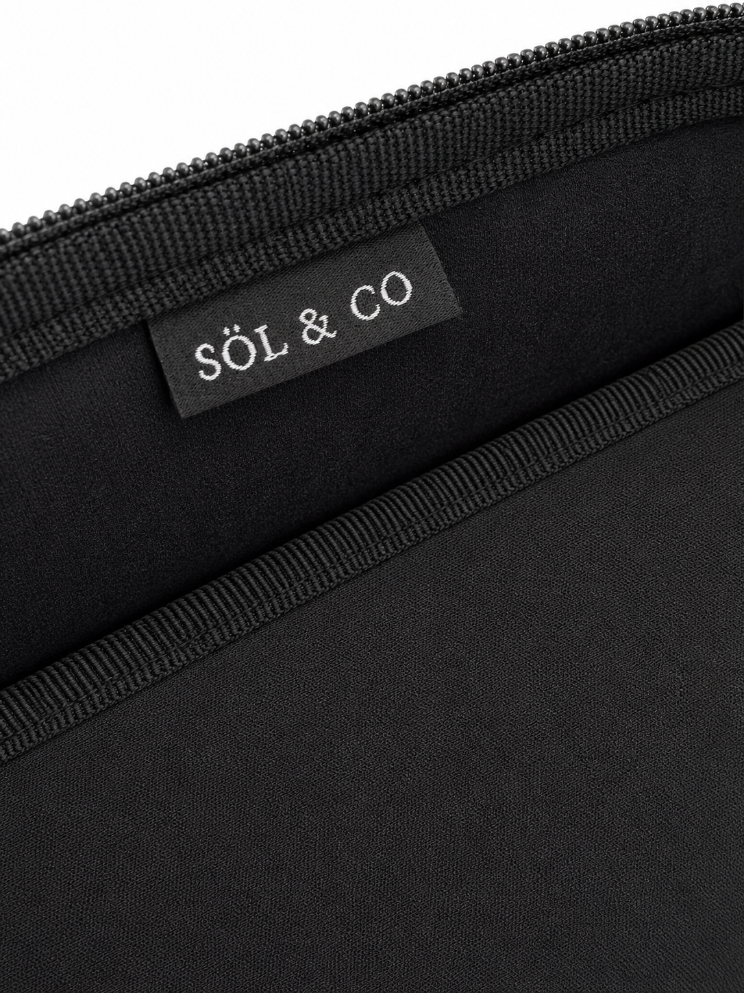 The SÖL Case, interior brand label detail