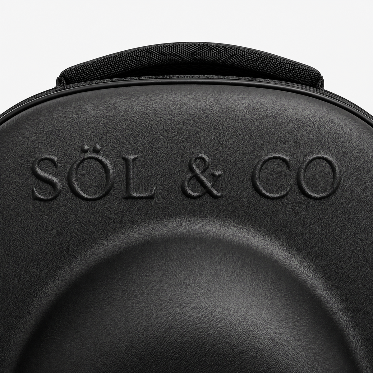 The SÖL Case, embossed logo detail